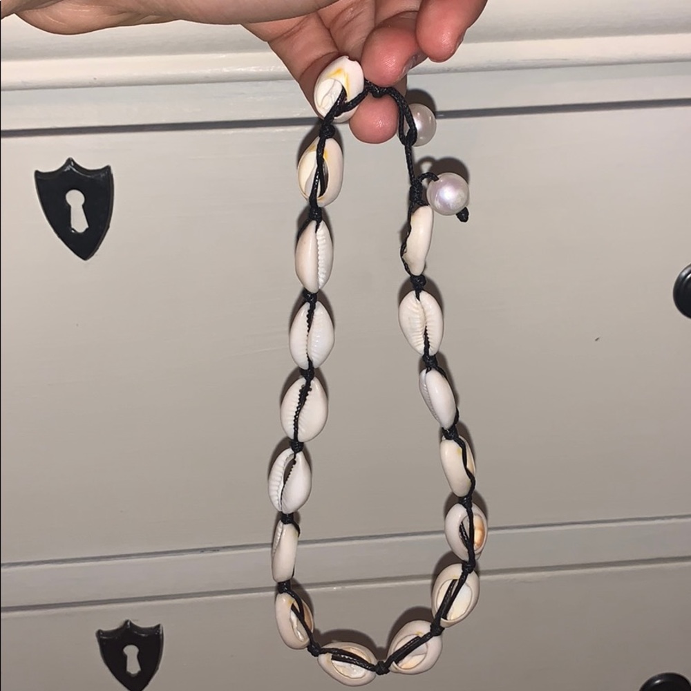 she’ll necklace with pearls